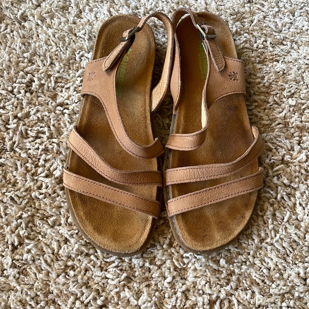 Recycled leather sandals